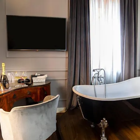 Relais San Lorenzo In Lucina 4*