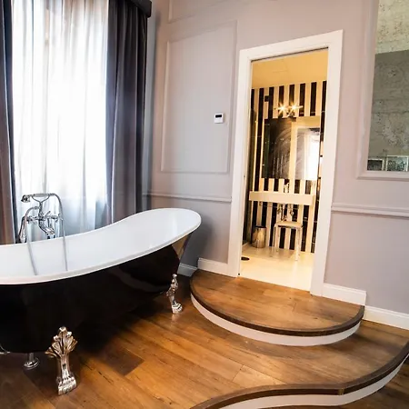 Relais San Lorenzo In Lucina 4*