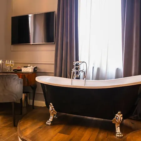 Relais San Lorenzo In Lucina Affittacamere Roma