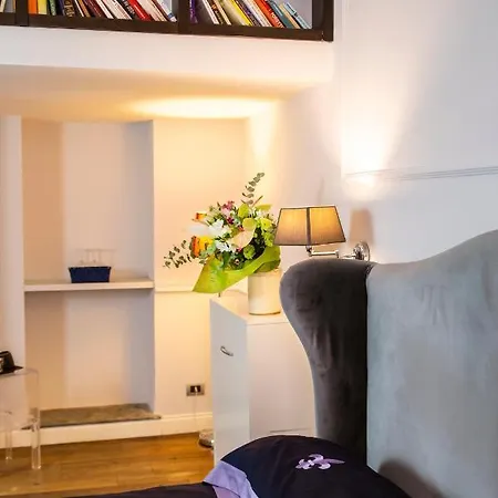 Relais San Lorenzo In Lucina Affittacamere