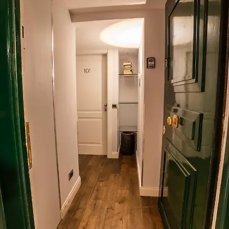 בית הארחה Relais San Lorenzo In Lucina רומא