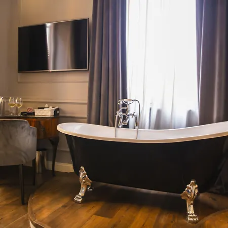 Relais San Lorenzo In Lucina Affittacamere