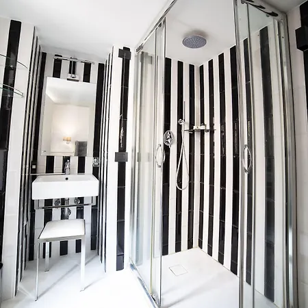 Relais San Lorenzo In Lucina Affittacamere