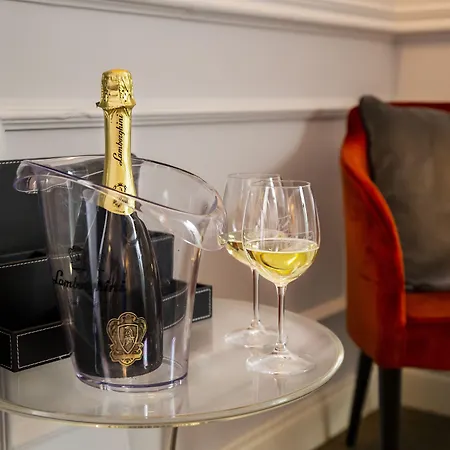 Relais San Lorenzo In Lucina 4*