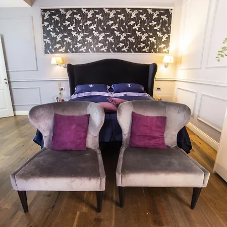 Relais San Lorenzo In Lucina Affittacamere Roma