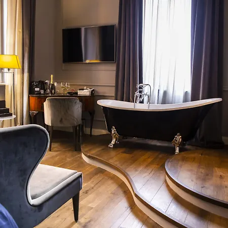 Affittacamere Relais San Lorenzo In Lucina 4*