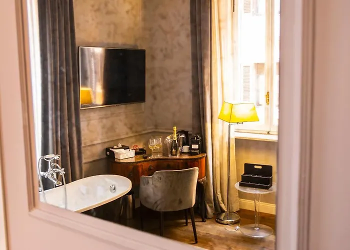 Relais San Lorenzo In Lucina 4* Rome