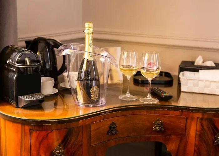 Relais San Lorenzo In Lucina Rome