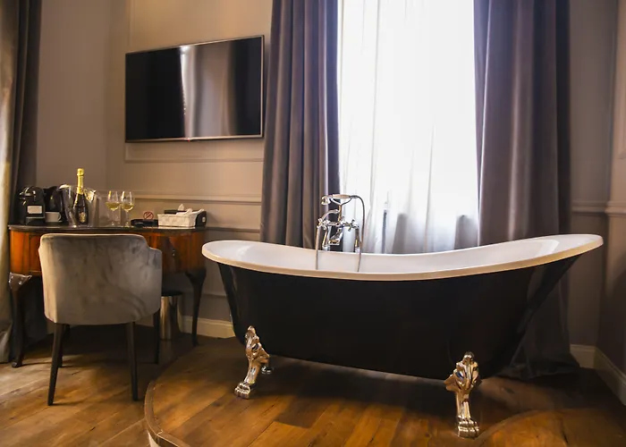 Relais San Lorenzo In Lucina Guest house