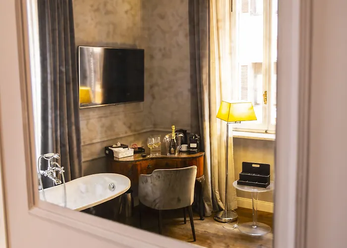 Relais San Lorenzo In Lucina Guest house